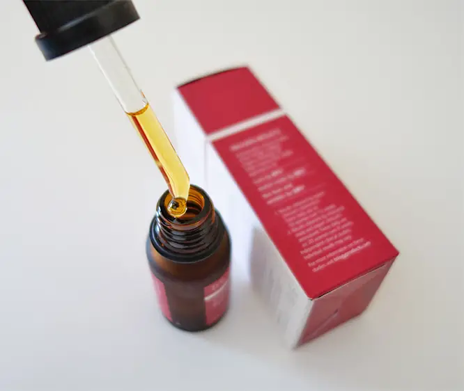 Trilogy Rosehip Oil uses glass dropper pipette